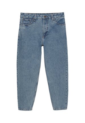 Jeans di denim blu a vita alta con tasche frontali, passanti per cintura e chiusura con bottone, distesi su uno sfondo bianco.