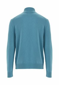 Helles blaues gestricktes Sweater mit hohem Kragen und gerippten Bündchen sowie Saum. Verfügt über eine glatte Textur und eine lockere Passform.