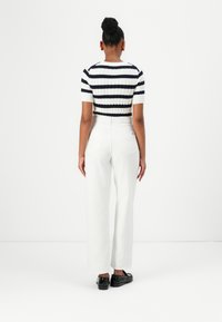 Tommy Hilfiger RELAXED STRAIGHT - Straight leg jeans - white