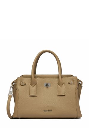 Bolso de mano de cuero Tan texturizado con doble asa, cierre giratorio plateado, correa de hombro desmontable y logo "GINO ROSSI" en el frente.