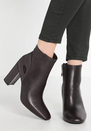 Højhælede støvletter - dark red