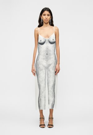 Ujjatlan ruha, amelyen egy meztelen törzset ábrázoló grafikai nyomat található szürkeárnyalatban, kontrasztban a fehér alsó panelekkel. Testhezálló szabású, középhosszú, a lábszár közepéig érő.