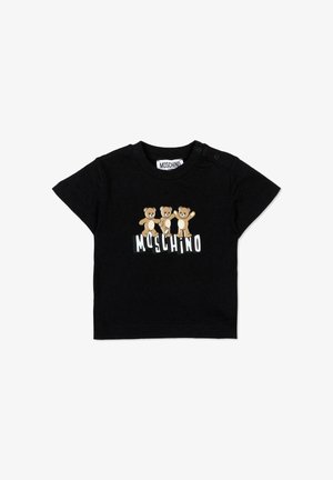 Czarna koszulka dziecięca z trzema uśmiechniętymi misiami nad białym napisem "MOSCHINO" w dużych, blokowych literach z przodu.
