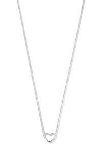 Zilveren ketting met een hartvormige hanger. Gladde textuur met een minimalistisch ontwerp; de hanger hangt in het midden van de ketting.