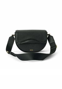 Borsa a tracolla nera in pelle con forma arrotondata, superficie testurizzata, patta curvata e hardware dorato. Include una tracolla in tessuto regolabile.