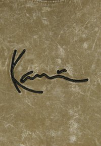 Karl Kani SIGNATURE WASHED EAGLE TEE - Trükipildiga T-särk - olive