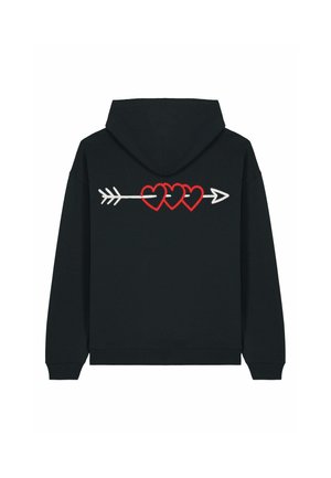 Schwarzer Hoodie mit einem weißen Pfeildesign und drei roten Herzen. Der Stoff wirkt weich, und das Design ist mittig auf dem Rücken platziert.