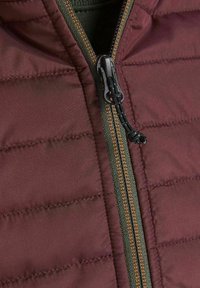 Jack & Jones JJEMULTI QUILTED JACKET - Lagana jakna - port royale