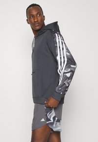 adidas Sportswear FUTURE ICONS - Luvtröja - carbon