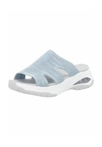 Ljusblå vävd sandal med tre öppna remmar, vit vadderad sula och genomskinlig detalj vid hälen. Texturerat övermaterial.