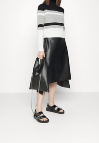 Theory Jersey de punto - black