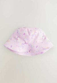 Chapeau seau rose avec un motif de licorne, doté de couleurs pastel, d'une texture de tissu doux et d'un large bord pour une protection solaire.