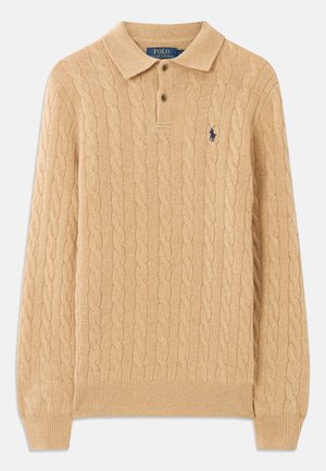 Beige kabelstickad långärmad polo-tröja med två knappar och broderad marinblå Polo Ralph Lauren-logotyp på vänster bröst.