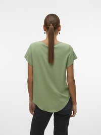 Vero Moda VMBELLA - T-shirts - hedge green