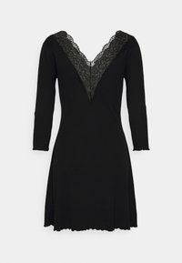 Vestido preto com mangas três quartos, decote em V de renda e saia rodada. Feito de um tecido liso e leve.