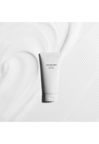 Shiseido SHISEIDO MEN FACE CLEANSER - Pianka oczyszczająca