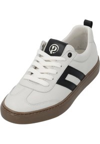Basket en cuir blanc avec accents noirs, design à lacets, col rembourré et semelle en caoutchouc marron. Présente un logo sur la languette et le côté.