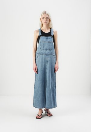 SKATER MAXI DUNGAREE DRESS - Maksikleit - faded blue star