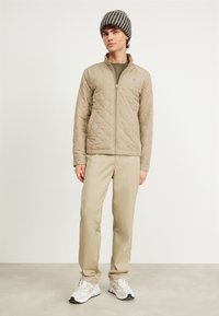 GANT QUILTED WINDCHEATER - Jachetă subțire - cold beige