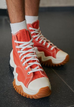 Korkeavartiset tennarit - orange