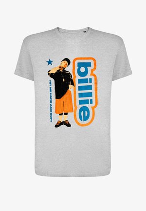 Camiseta de algodón gris con un estampado gráfico de una figura con pantalones cortos negros y naranjas, con texto azul que dice "billie" y un acento de estrella.