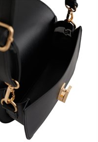 Thumbnail Image 4