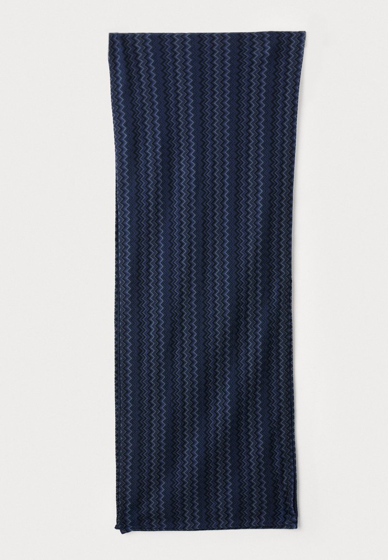 Sciarpa blu navy con un motivo a zigzag. Tessuto leggero con una consistenza liscia. Forma rettangolare, adatta per diverse opzioni di styling.
