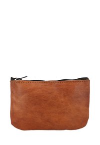 Hnědá kožená taštička s texturovaným povrchem, zipovým uzávěrem nahoře a kontrastním černým interiérem. Obdélníkový tvar, kompaktní design.