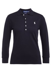 Marinstor longsleeve polo skjorta i bomull med knappslå, krage och broderad logotyp på vänster bröst. Slät textur.