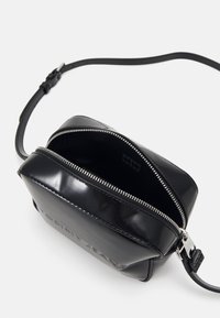 Tommy Jeans MUST CAMERA BAG SEASONAL - Cross body bag - black