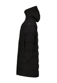 Giubbotto imbottito nero con cappuccio, dotato di chiusura con zip, tasche laterali e una texture morbida e trapuntata. Dettaglio del logo sulla parte superiore del braccio.