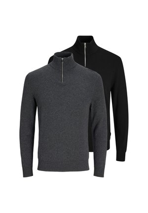 Due maglioni da uomo con zip a mezza lunghezza, uno grigio carbone davanti e uno nero dietro, entrambi con maniche lunghe e colli alti.