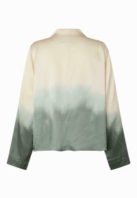 Camicia a maniche lunghe con un design sfumato, che passa da un crema nella parte superiore a un verde tenue nella parte inferiore. Tessuto morbido, con colletto.