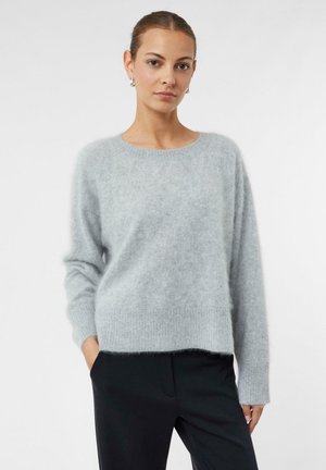 - Sweter