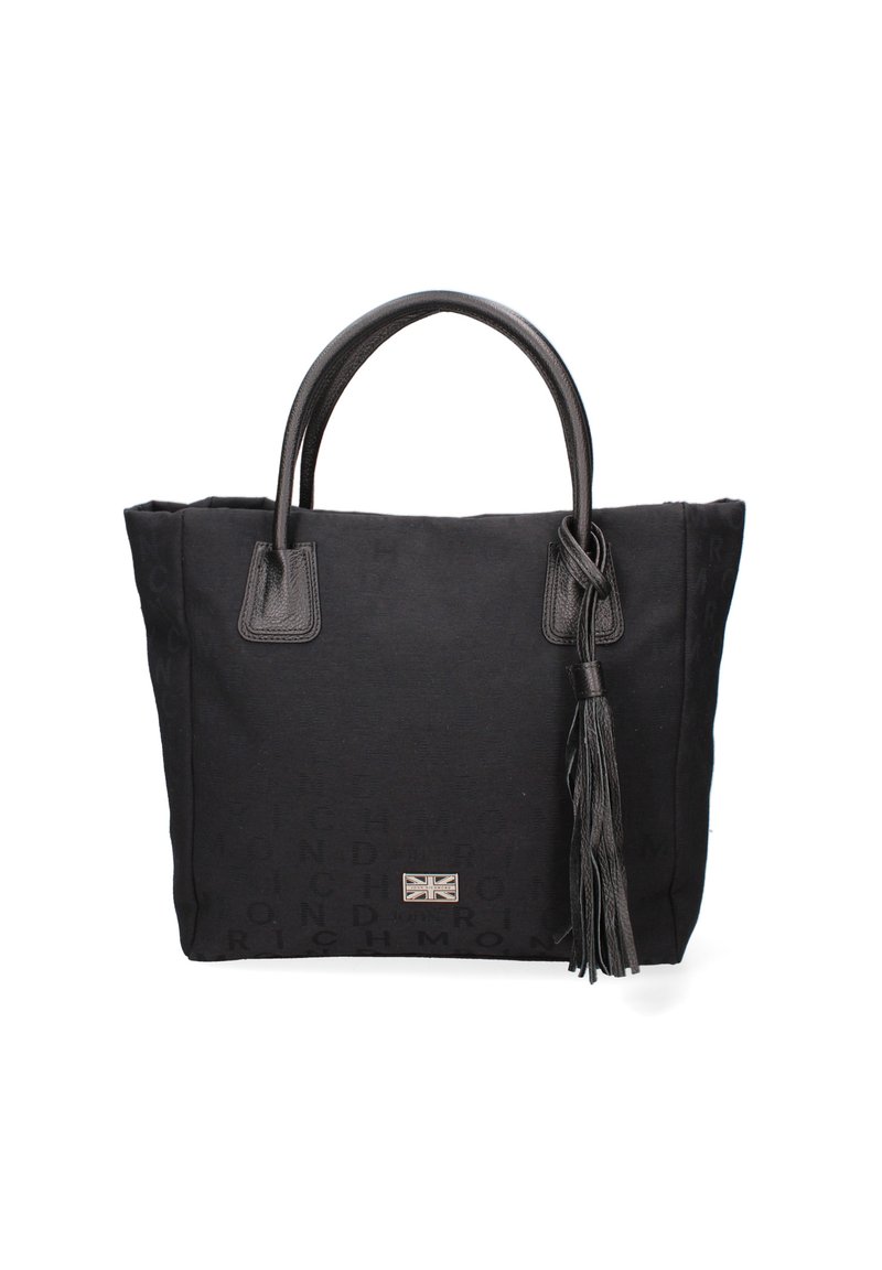 Sac fourre-tout noir en toile avec des accents en cuir. Il présente une frange proéminente, un texte en relief et un petit embl ème avec un design de drapeau.