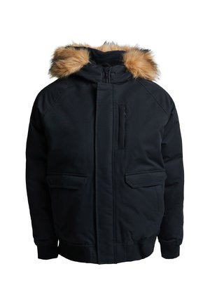 Schwarze Parkajacke mit gefütterter Kapuze aus Fell, Reißverschluss vorne und zwei seitlichen Taschen. Verfügt über gerippte Bündchen und eine glatte, strukturierte Oberfläche.