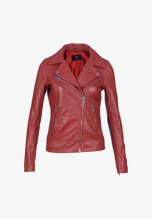 Červená kožená bunda s střihovým designem, asymetrickým zipem a dvěma předními kapsami. Hladká textura a široký límec.