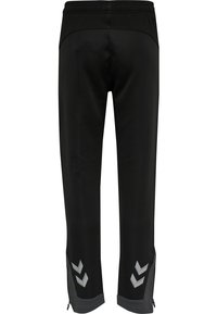 Svarta träningsbyxor med meshmidja, tapered fit och reflekterande chevrondetaljer nära fållen. Tänkta för ventilation med blixtlåsfickor på sidorna.