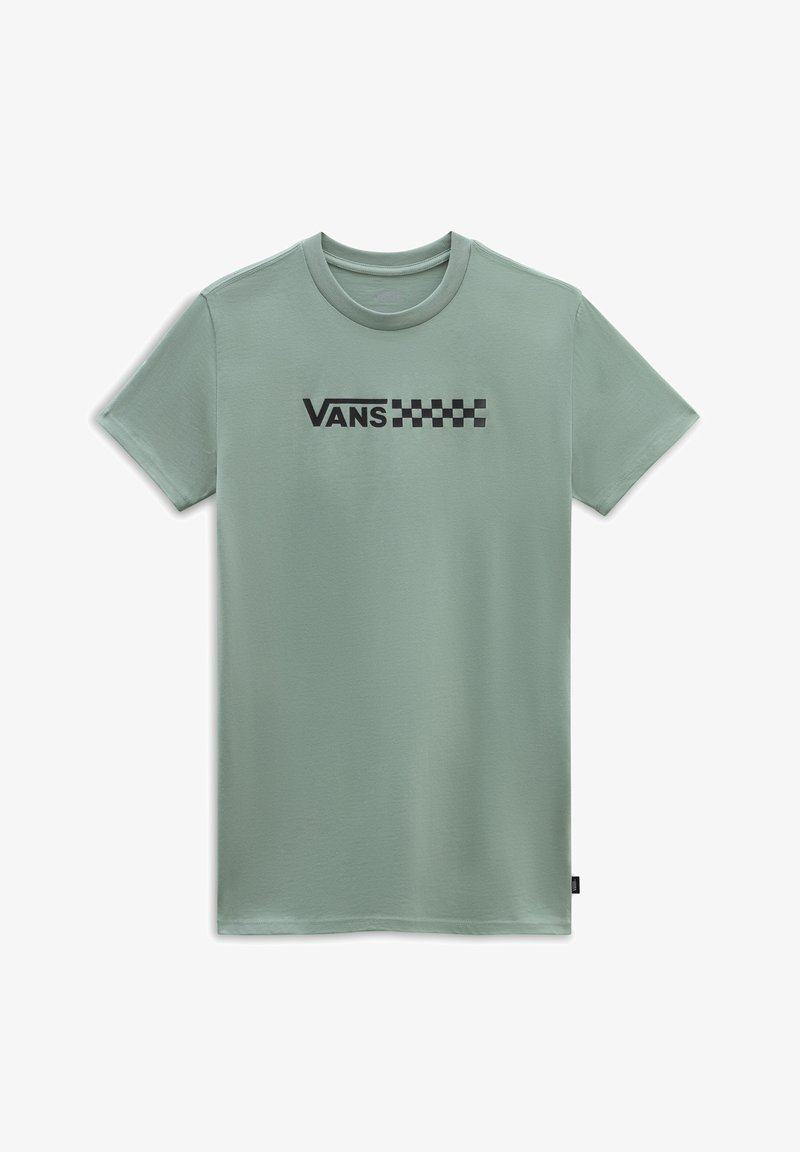 T-shirt vert clair à manches courtes avec logo Vans noir et motif damier centré sur la poitrine.
