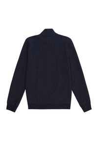 Chaqueta a rayas azul marino con una textura suave, que presenta un cuello y puños acanalados. Las rayas verticales crean un patrón sutil.
