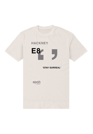 Biała bawełniana koszulka z wyraźnym czarnym napisem: "HACKNEY", "E8" oraz "'STAY SURREAL'" z szarymi cudzysłowami i brandingiem "apoh London."