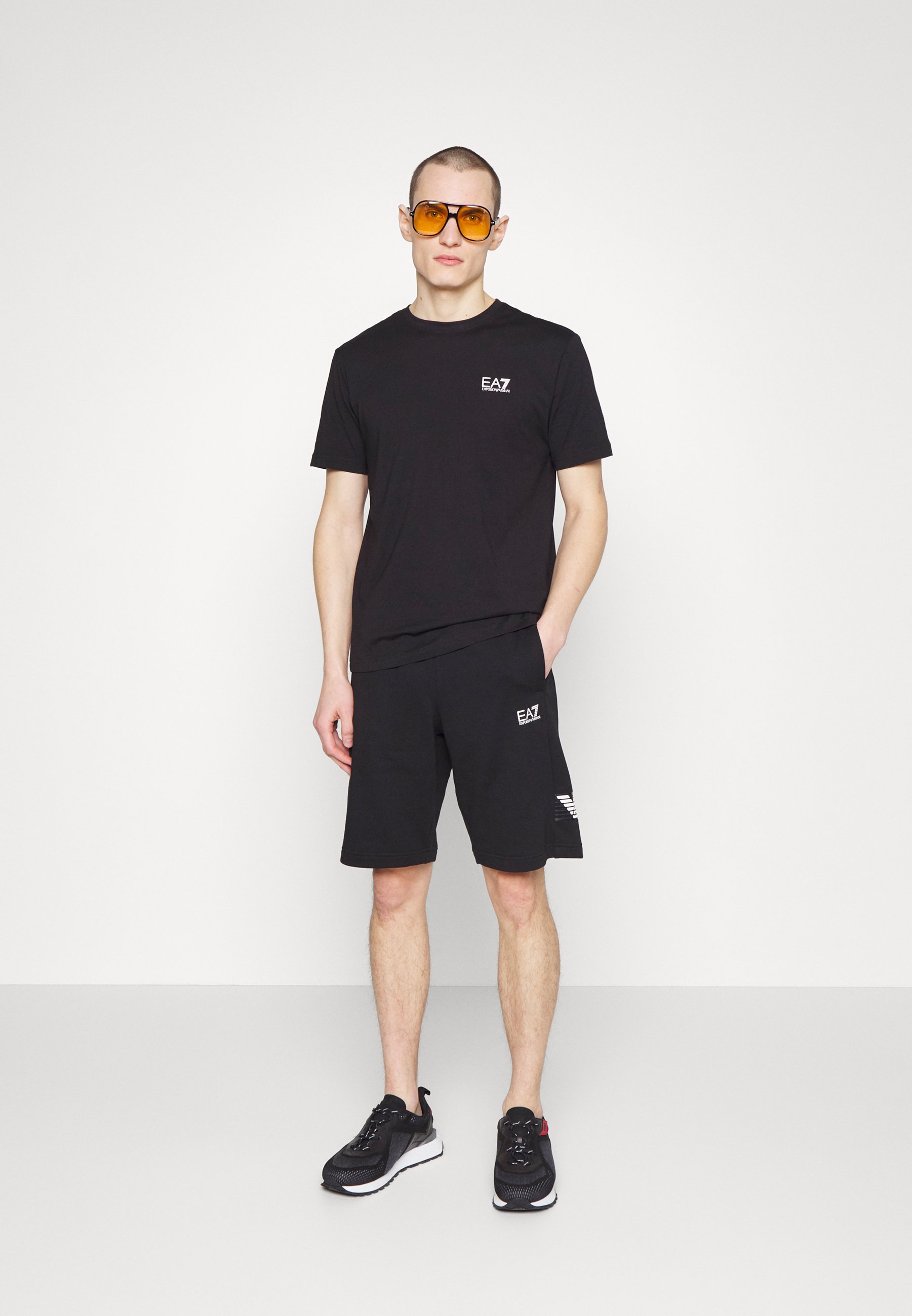 EA7 Emporio Armani BERMUDA - Shorts - black/nero - Zalando.it