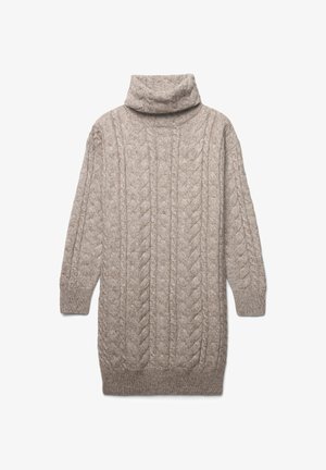 Maglione beige lavorato a maglia con colletto alto a scollo, con motivi a treccia testurizzati, maniche lunghe e vestibilità rilassata, che si estende fino a metà coscia.