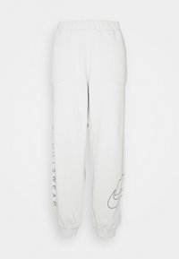 Vita joggers med elastisk midja, två sidofickor och ribbad mudd. Har tryckt logotyp och text på vänster ben. Mjuk tygtextur.