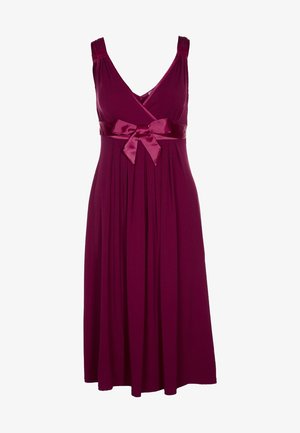 Burgundin hihaton mekko, jossa on V-kaula-aukko, kietaisumalli, laskostettu hame ja satiininen nauha vyötäröllä. Pehmeä kangas, jossa on sileä tekstuuri.