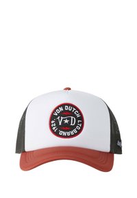 Gorra blanca con un logo circular rojo y negro; lados de malla gris; visera curva marrón; detalles bordados; incluye un botón rojo en la parte superior.