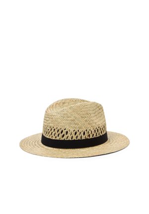 Hellbrauner geflochtener Strohhut Fedora mit einem schwarzen Stoffband um die Basis der Krone.