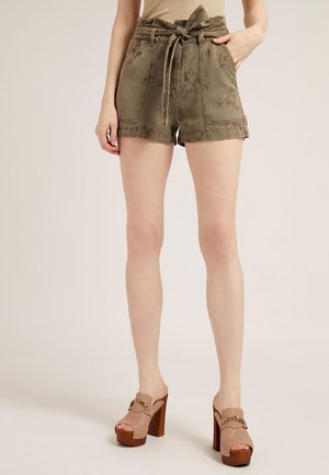 RELAXED FIT - Shorts - grün