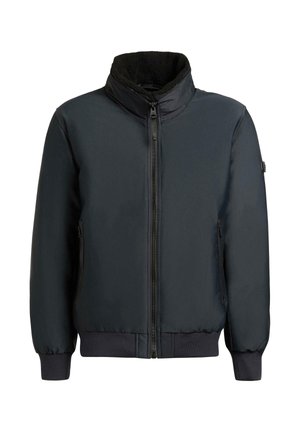 Donkerblauwe jas met een ritssluiting aan de voorkant, een hoge kraag en geribbelde manchetten. Voorzien van twee zijzakken en een zachte, getextureerde kraagvoering.