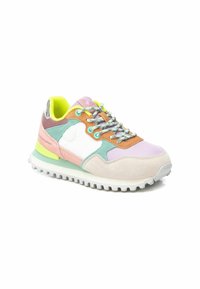 Zapatillas multicolores con materiales de ante y malla, suela blanca gruesa y acentos en tonos pastel de rosa, verde y amarillo.